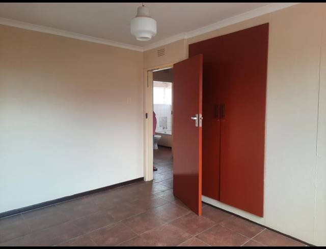 3 BEDROOM TOWNHOUSE FOR SALE IN VANDERBIJLPARK CE 3